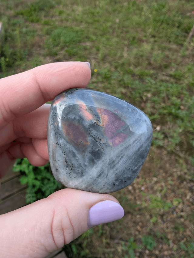 Galet LABRADORITE violette 