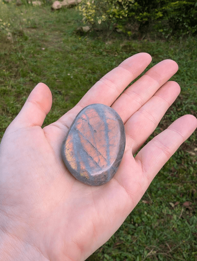 Galet LABRADORITE violette 