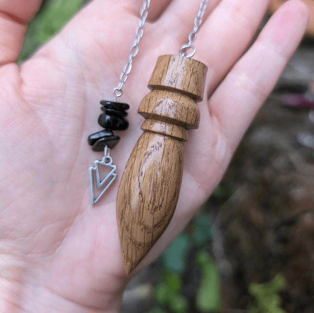 Chêne et Sugilite